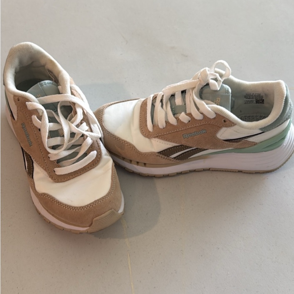 Reebok Beige White Sneakers with Mint Accent